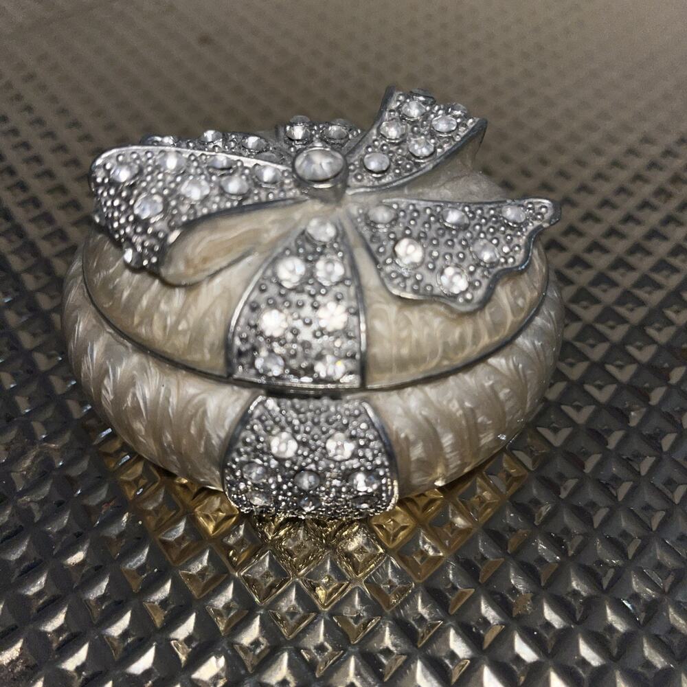 Bombay Pearlized Champagne Enamel Oval Trinket Pill Box Rhinestone Bow (SB4)